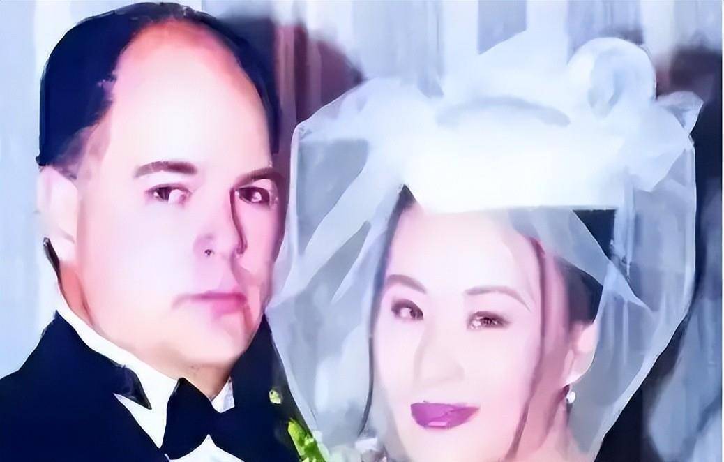 原来早已不是中国籍，事业巅峰远赴美国，被老外“玩腻”，晚年回国落寞终老