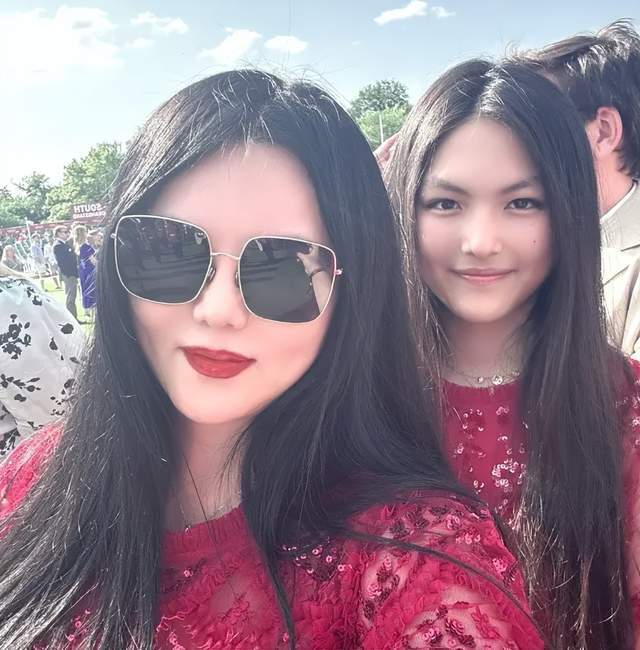 李湘爱女人设崩塌！曾被偶遇疑似到泰国求子，多次表示想追生二胎