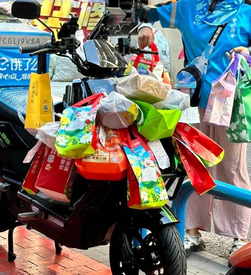 狂撒千亿的外卖大战，快把所有人逼疯了