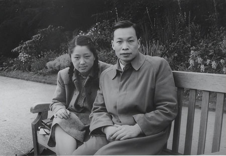 原创             钱三强到陕西，见一女人在扫厕所，激动大哭，你怎么在这里啊？