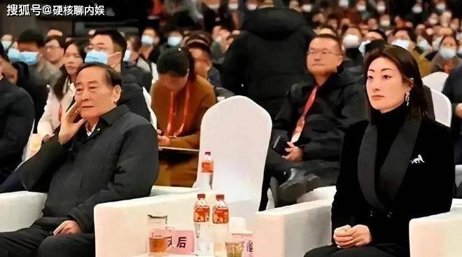 老员工谈杜建英：宗庆后本不要她，得力助手想追她，恳请宗留下她