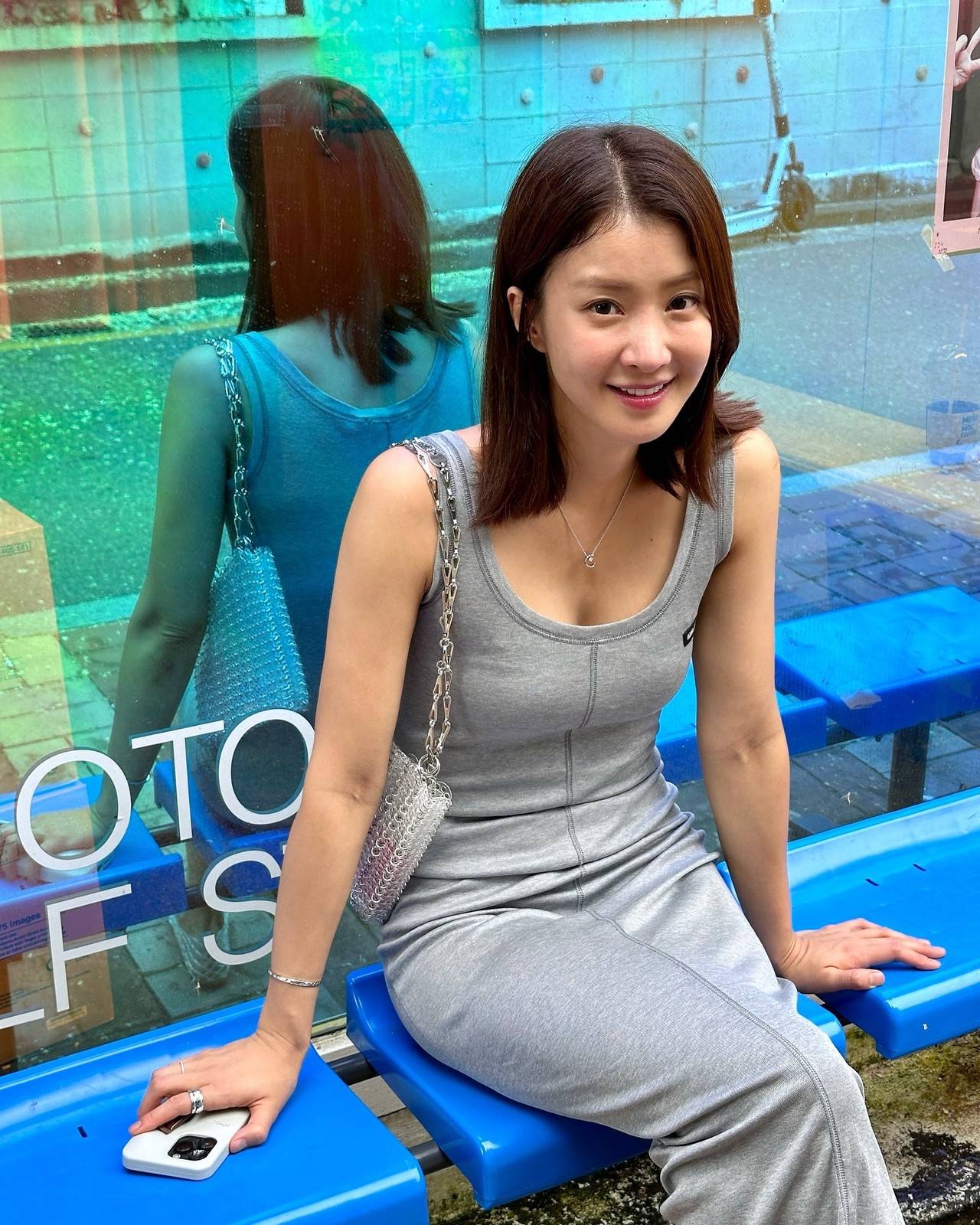 随后，李诗英回顾了自己第一次成为母亲的经历。八年前，还是未婚状态的