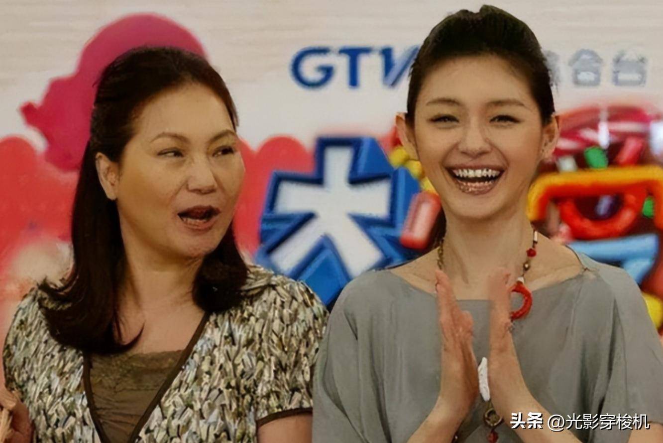 S妈再发文成笑柄，小S全家旅游不带亲妈，马筱梅获赞好继母