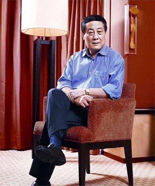 宗庆后全家福曝光，父母更宠爱孙子，宗馥莉坐一旁，姑姑颜值高