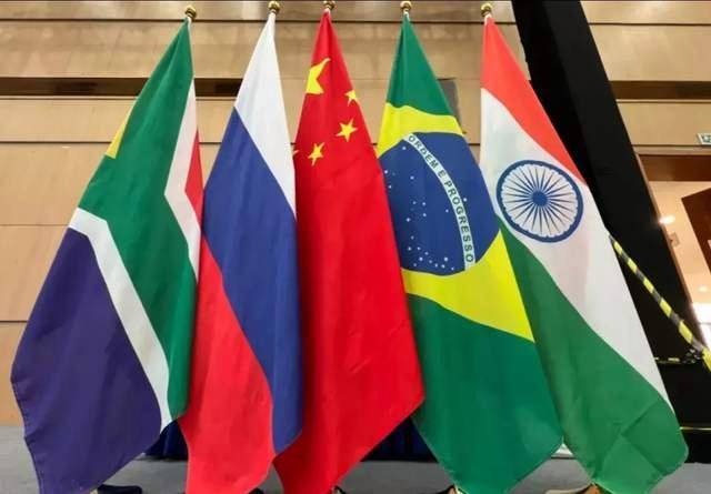 美国突然放话，要让中方摔三大跟头，还想解散金砖？中方一招破局
