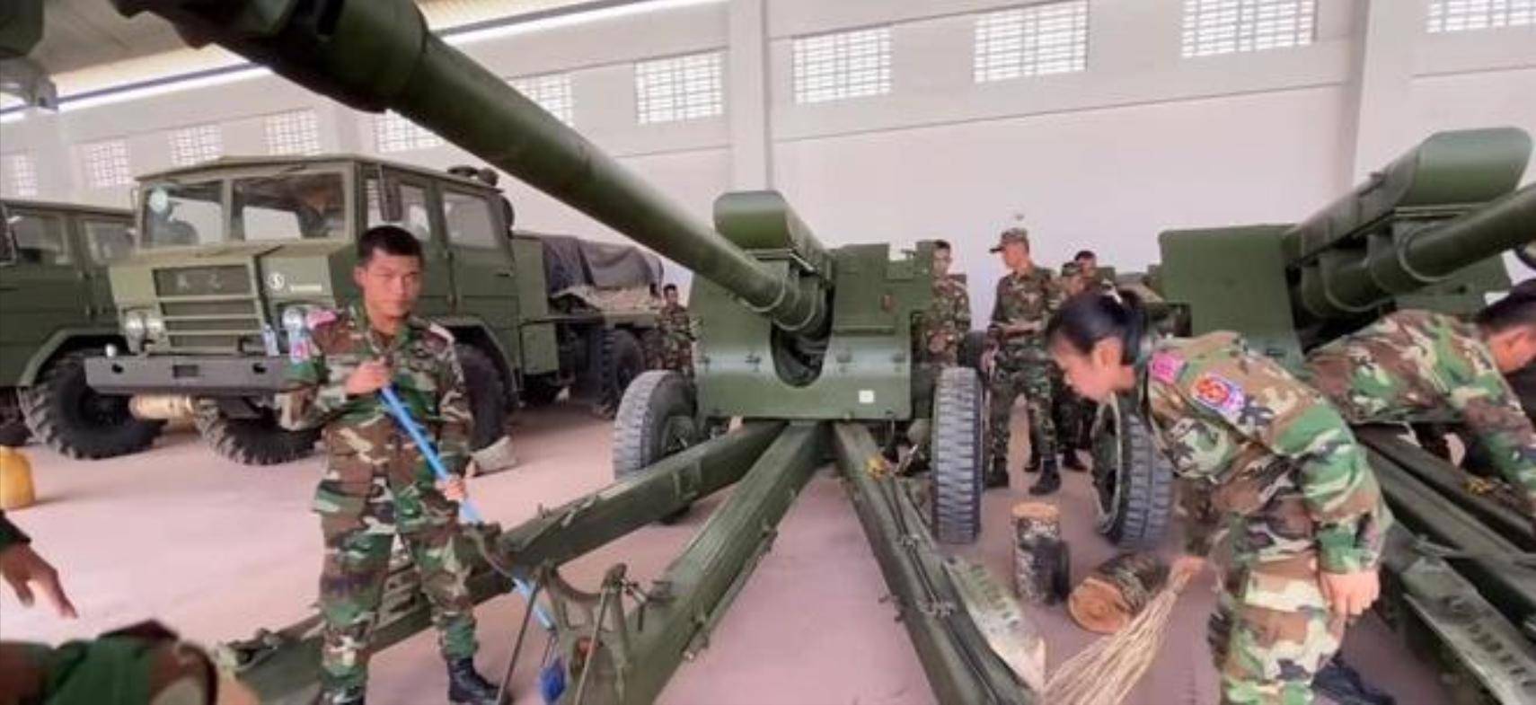 中国两款火箭炮迎来首次实战，泰国士兵打82炮，中美制榴弹炮对轰