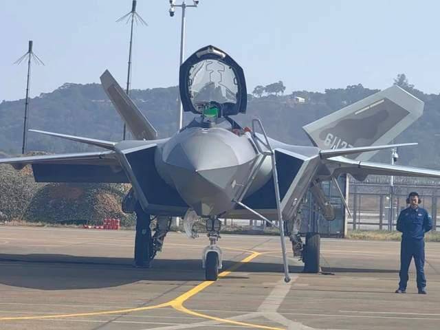 歼35还未亮相就赢了一半，美军秘密彻底藏不住，F35锈成“废铁”