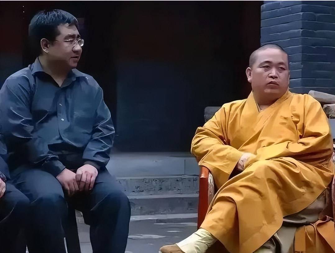 释永信与师姐释永梅合影曝光！22年前，她胸前挂着当时最时尚手机