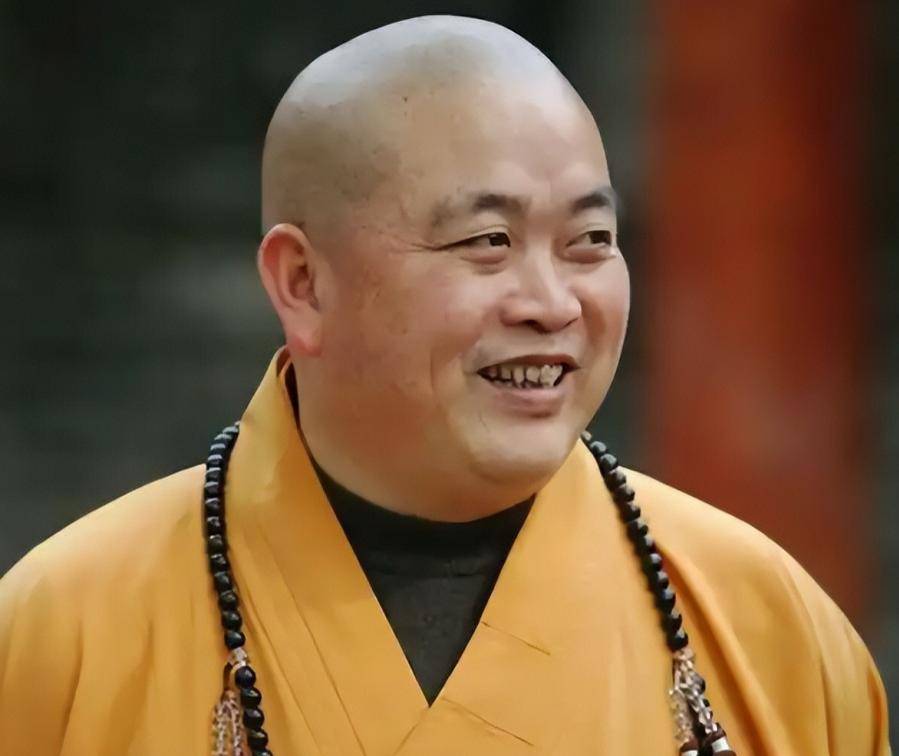 释永信与师姐释永梅合影曝光！22年前，她胸前挂着当时最时尚手机