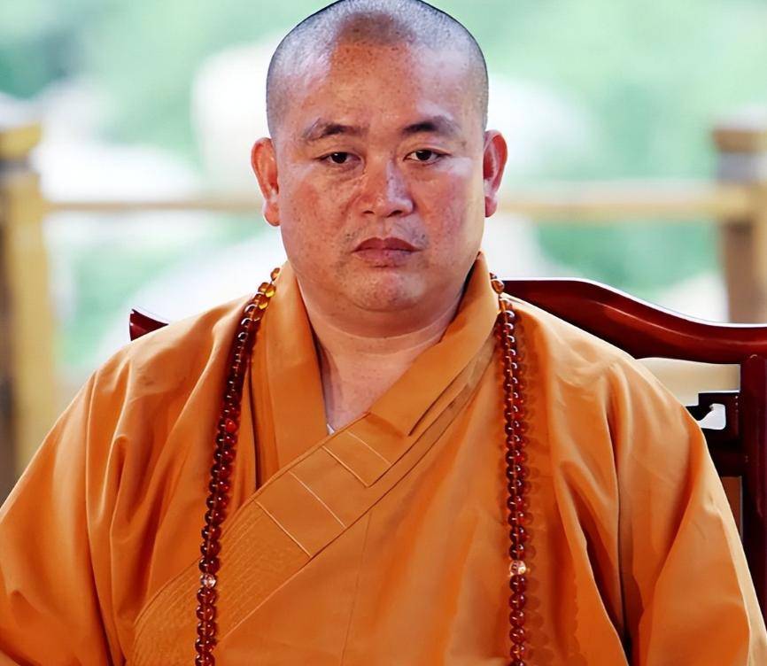 释永信与师姐释永梅合影曝光！22年前，她胸前挂着当时最时尚手机