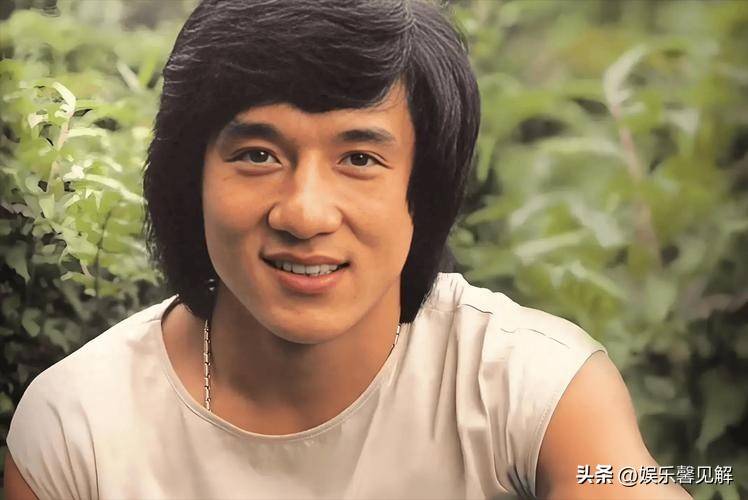 成龙近况曝光：面容老化、白发增多，儿女生活引发争议