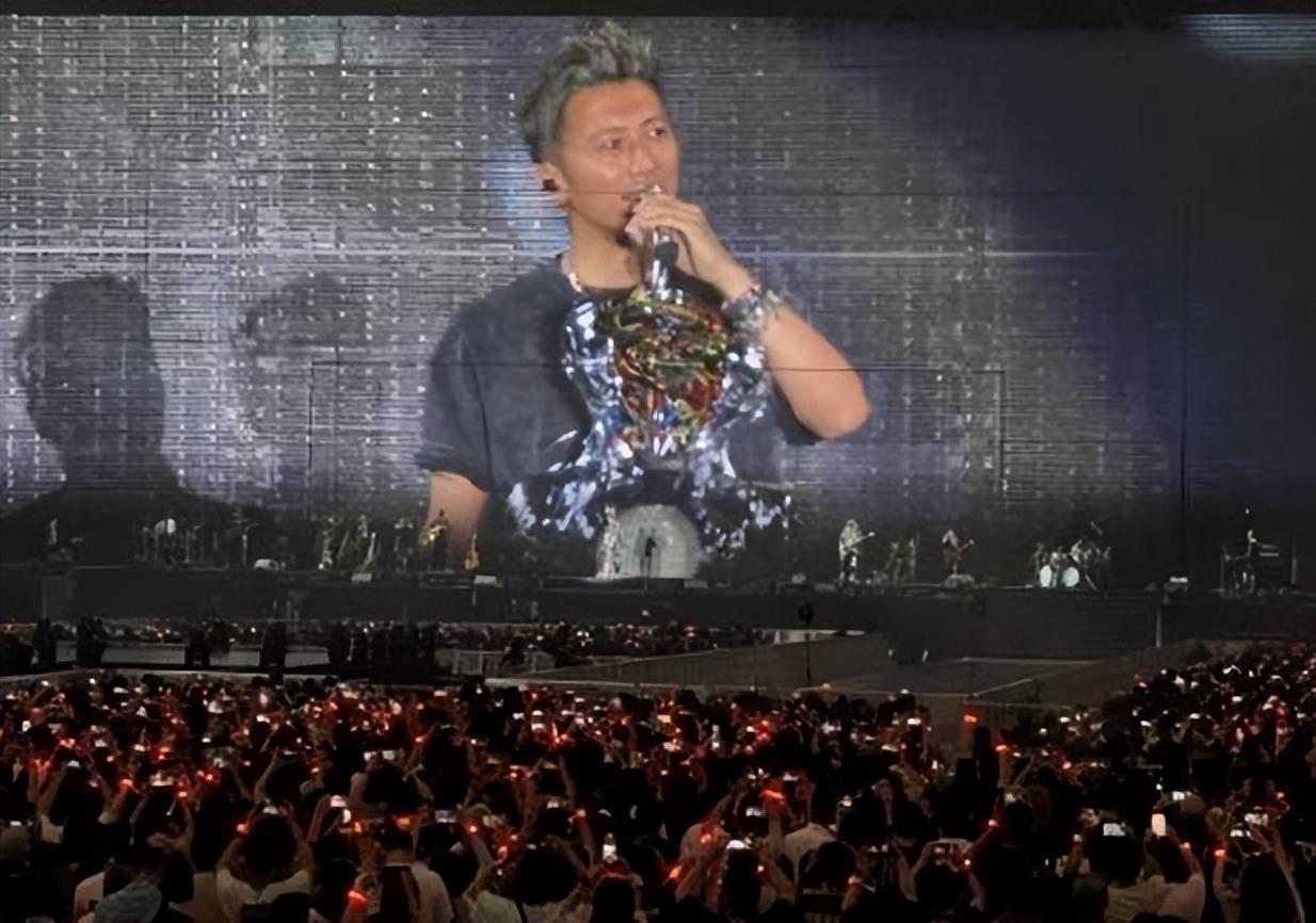 谢霆锋演唱会超80位明星捧场！王菲也来了，奚梦瑶疯狂表白偶像