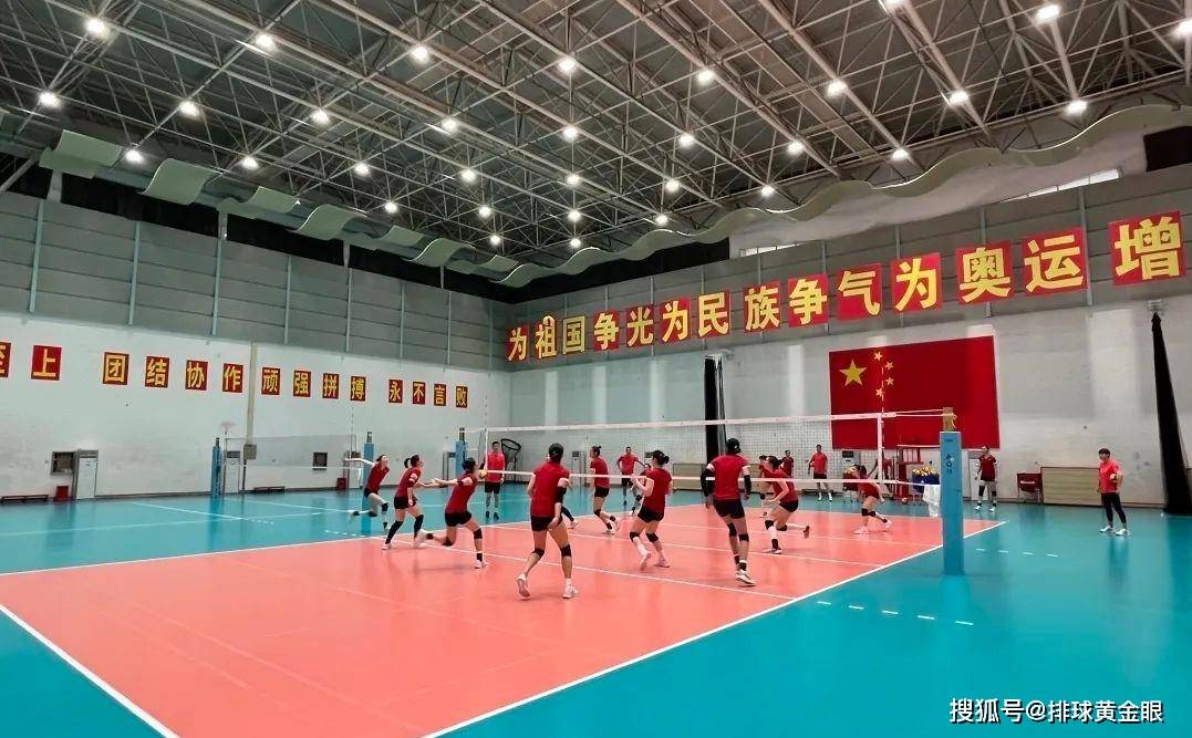 女排新变化！唐欣范泊宁兼两职，替补二传之争白热化，杨舒茗重返