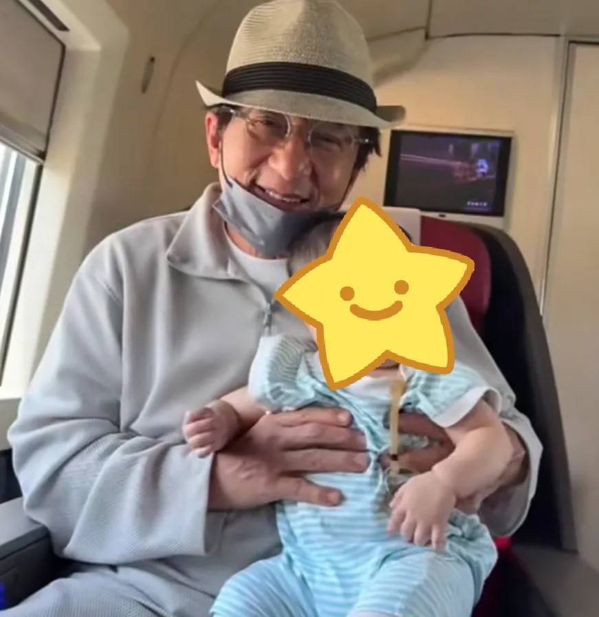 老牌明星晚年生活现状：成龙被传抱孙子，李国麟靠一个角色吃老本