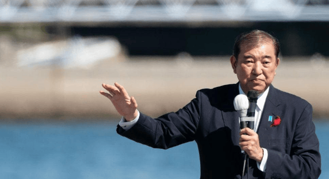 局势闹大了！俄外交官车队遇袭；美军基地被袭击，连特朗普都被惊动了？日本军机突然坠毁