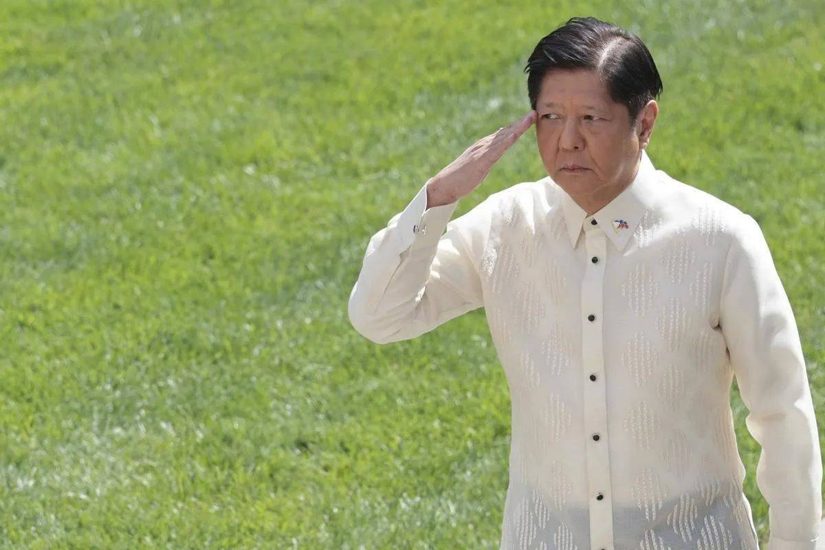 10万艘渔船驶向南海！马科斯这一次求锤得锤，菲律宾拉印度作秀反被锤，中国必须立下规矩