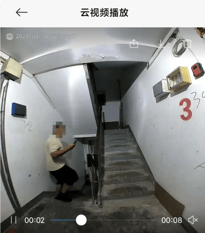 房主称小米智能门锁人脸识别错误，人在家中躺，智能门锁识别外卖员开门