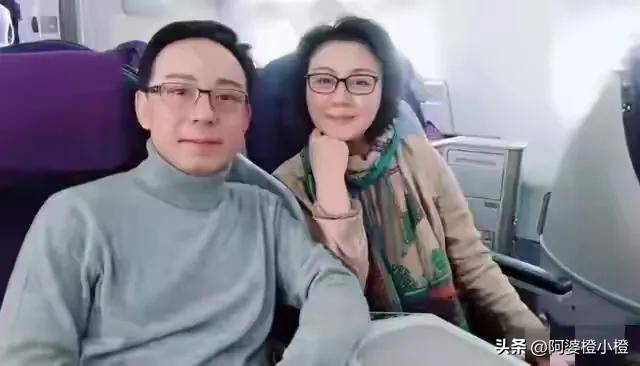至今未婚未育，身边却有男人陪了近27年！59岁的她才是真人间清醒