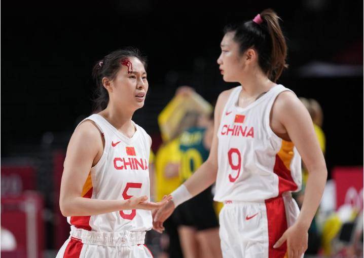 原创             泪目！中国女篮95黄金一代集体告别？李梦杨力维王思雨全缺席集训