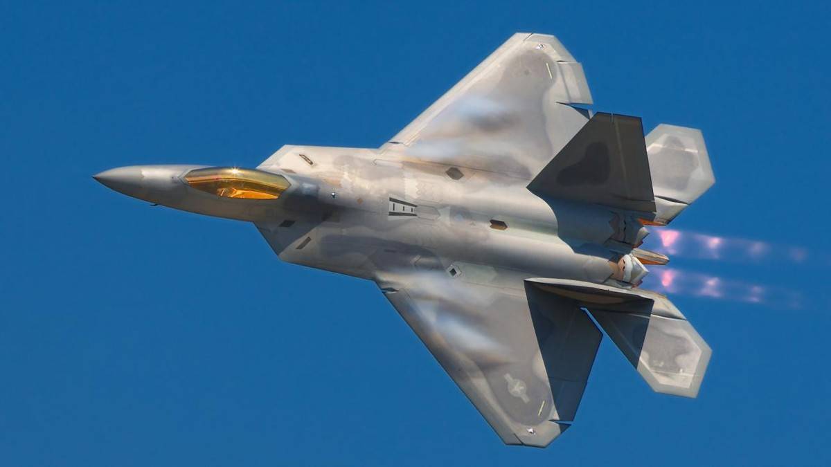 差距如此明显？F-35护航普京回国，由苏-35接替，连苏-57都没资格出场？