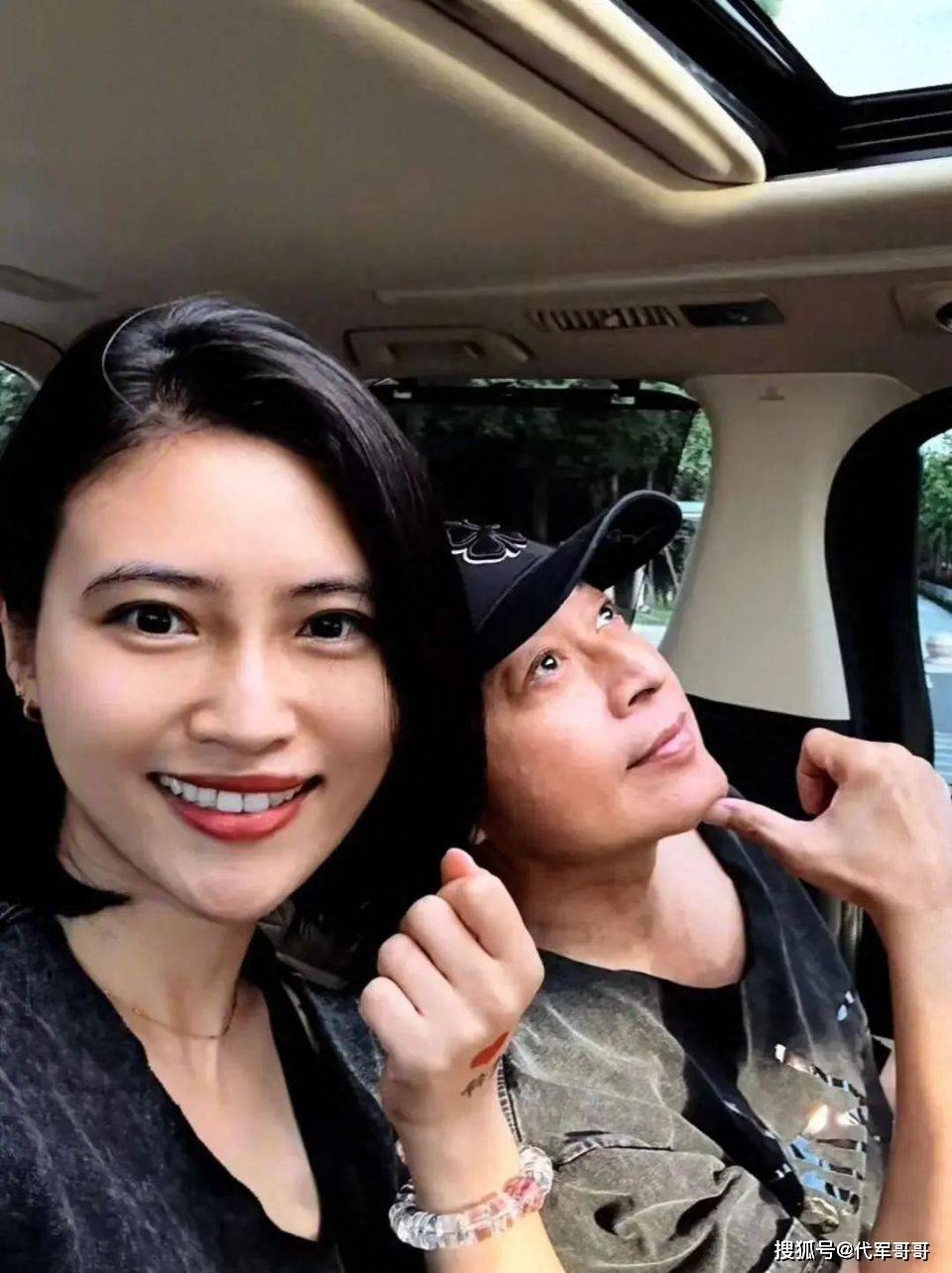 离婚8年，63岁马景涛被小26岁女友曝光恋情，她到底什么来头？