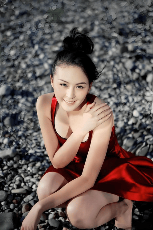 演员戴娇倩曝有导演连干7天猝死！资本压榨让命不值钱？