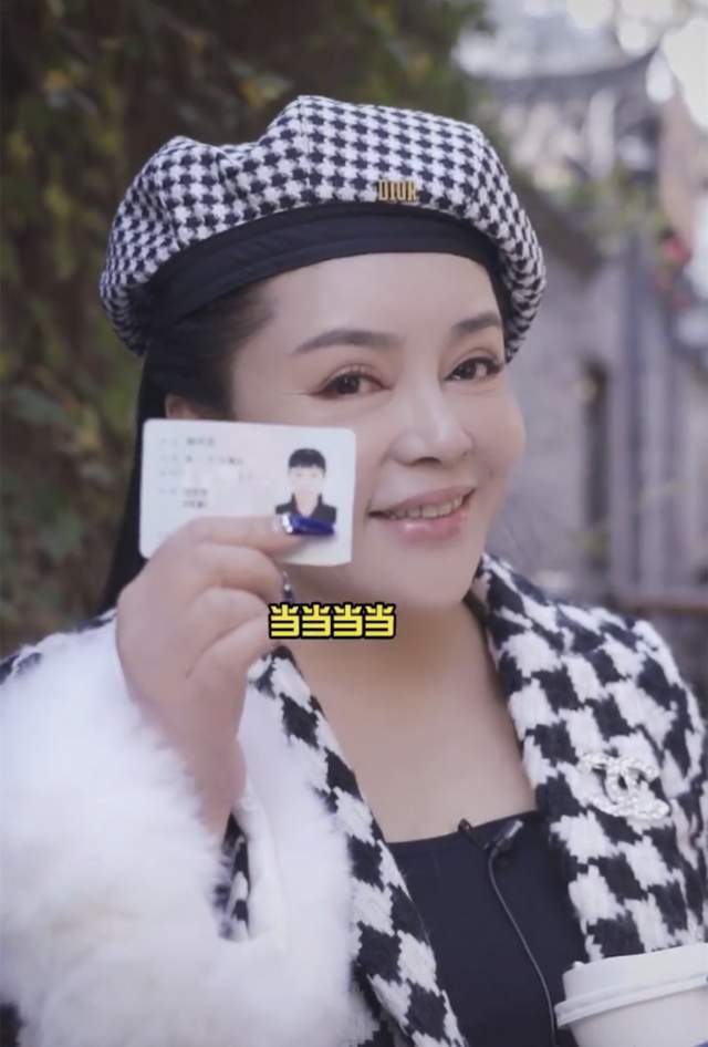 突发！62岁知名歌手千百惠去世，曝最后露面照，曾炫耀内地身份证