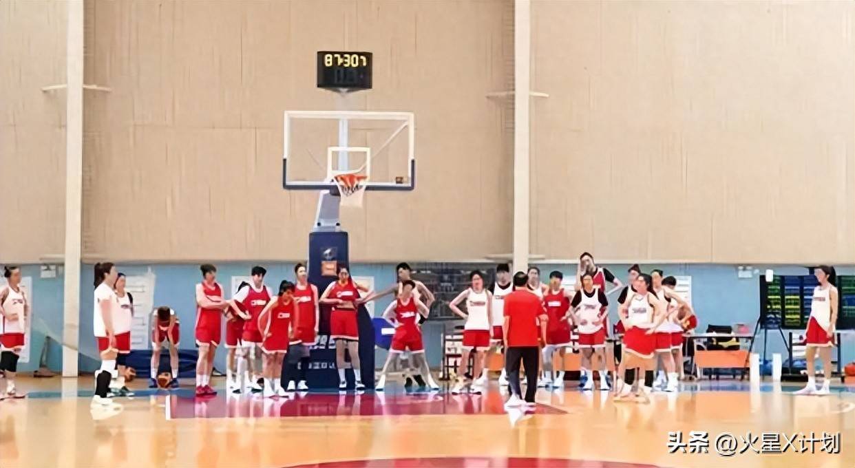 欧洲篮球联赛中文网__赛程比分+球队资讯+盘口分析新一届女篮集训宫鲁鸣教练或推出新阵型两名球员请假延迟归队