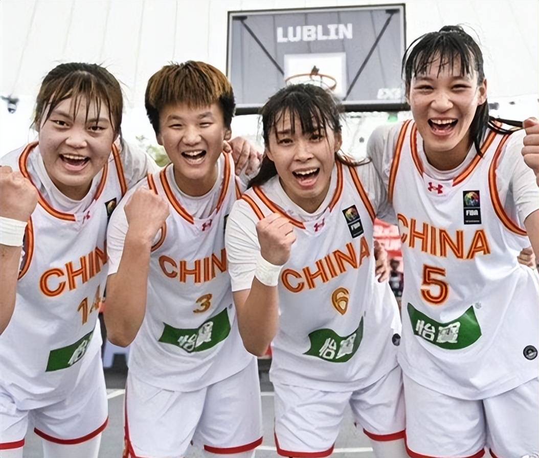 原创             场均轰19+6！中国女篮又一21岁1米88新星崛起：转型接班黄思静？