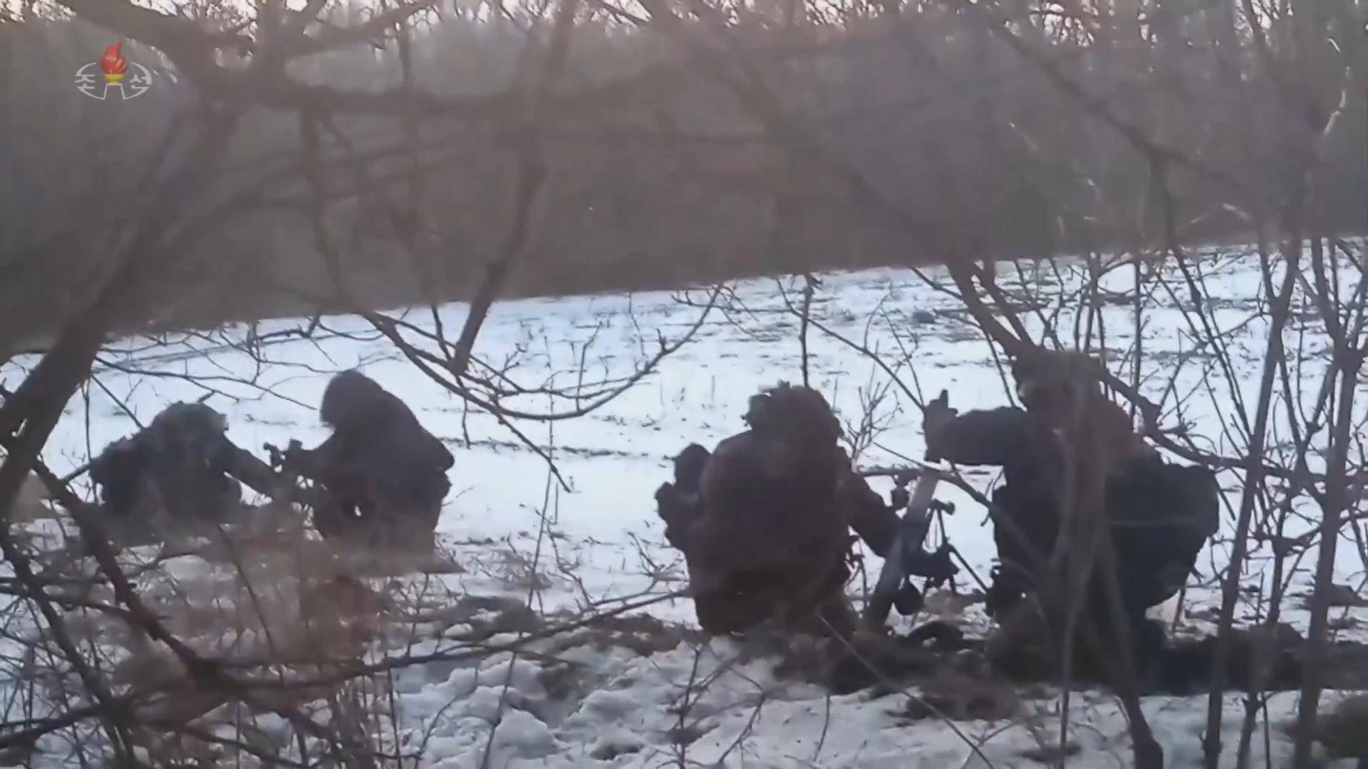 朝鲜兵坐山东猫突击，炸美国突击车，炸反地雷车，107火箭炮开火