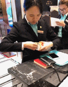 “美女，这是火车卧铺啊，咱能穿上衣服睡觉吗？”这谁受得了哈哈