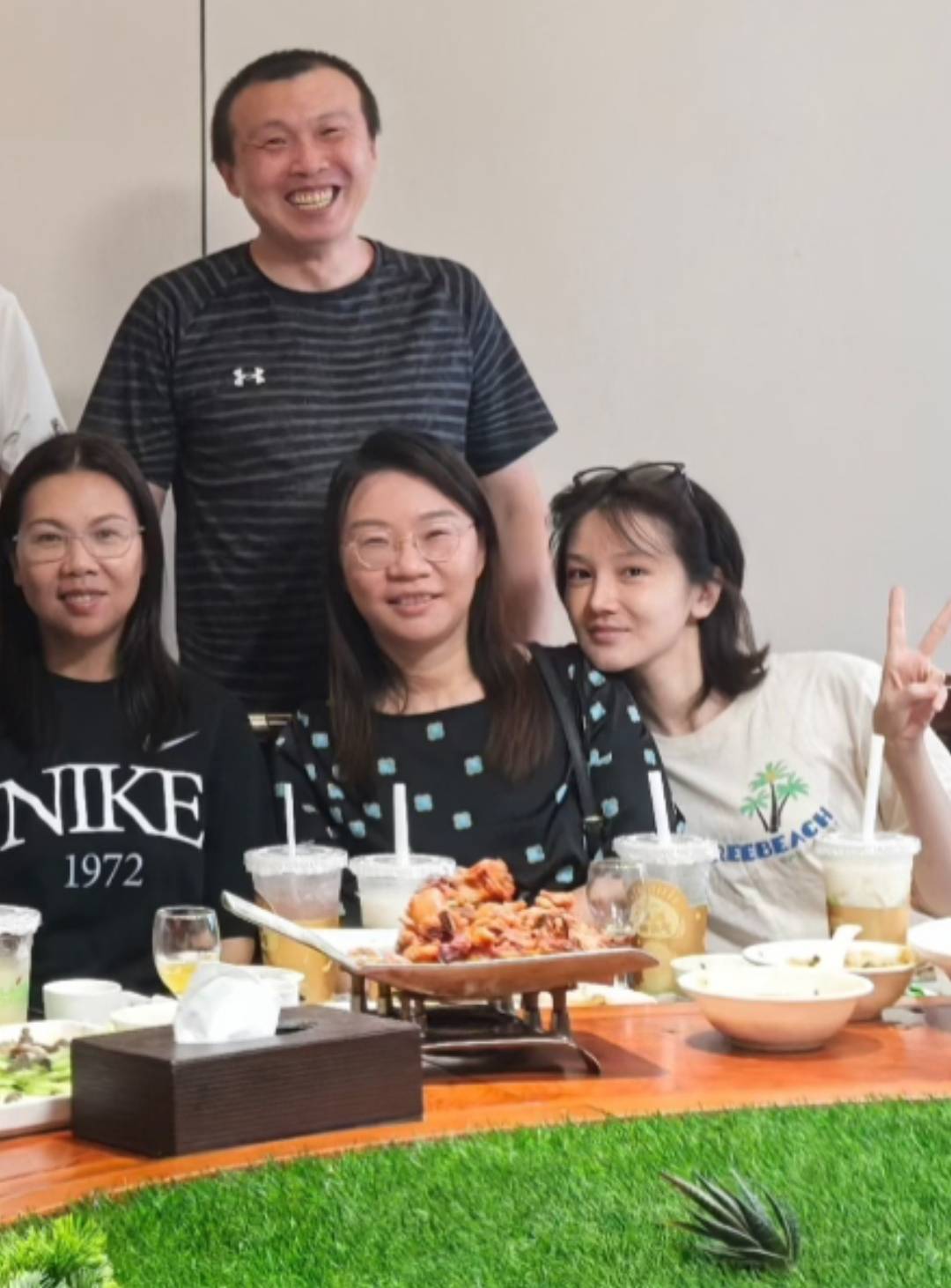 36岁陈小纭回吉林老家探亲，陈小纭母亲罕露面，家中装修朴实简约