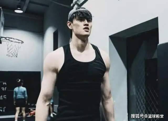 原创             篮网仅剩一个双向合同！曾凡博留队难度增加，回CBA也不是不行！