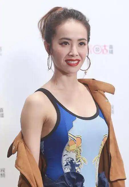 蔡依林“爱国人设”崩塌？九三阅兵沉默不回应，九三后狂买热搜