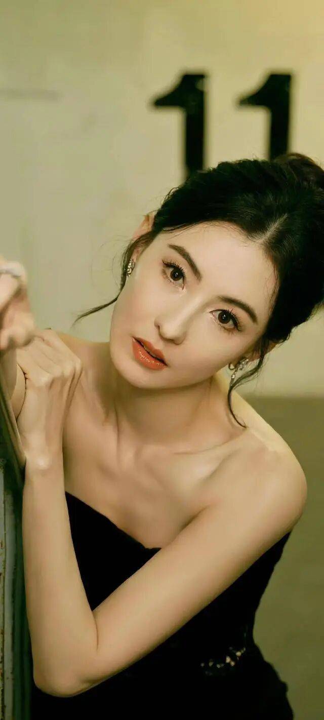 娱乐圈十大80后美女红星！又纯又欲身材火辣性感撩人