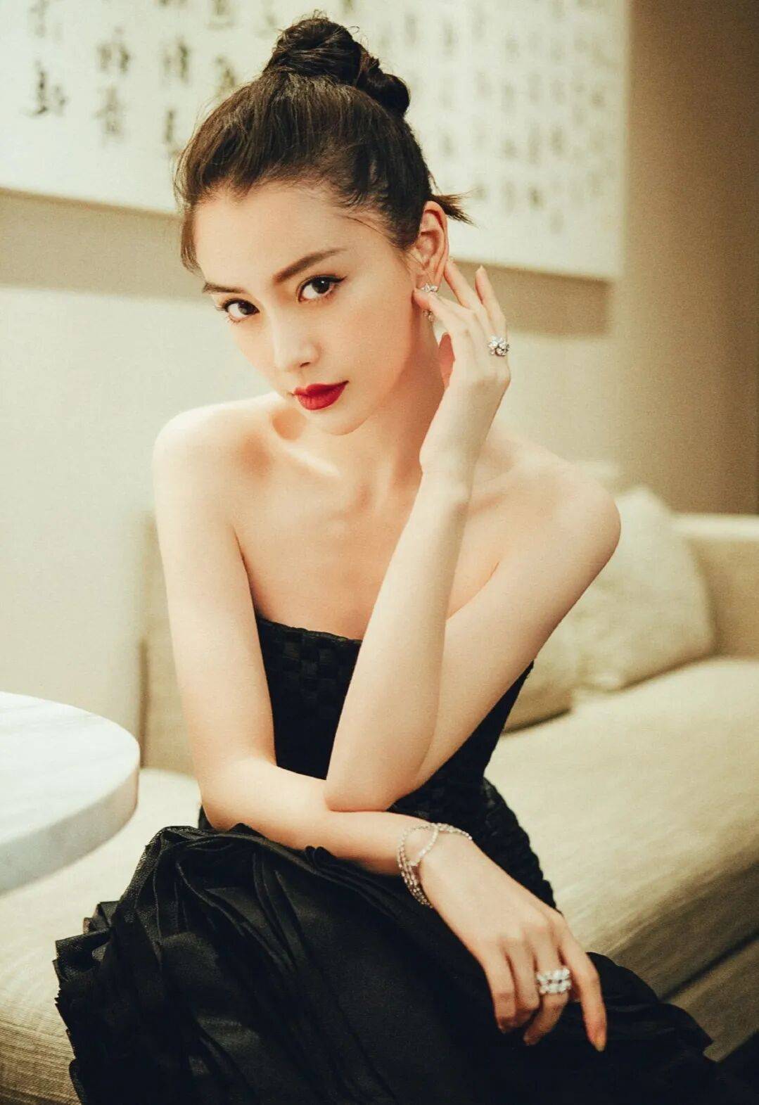 娱乐圈十大80后美女红星！又纯又欲身材火辣性感撩人