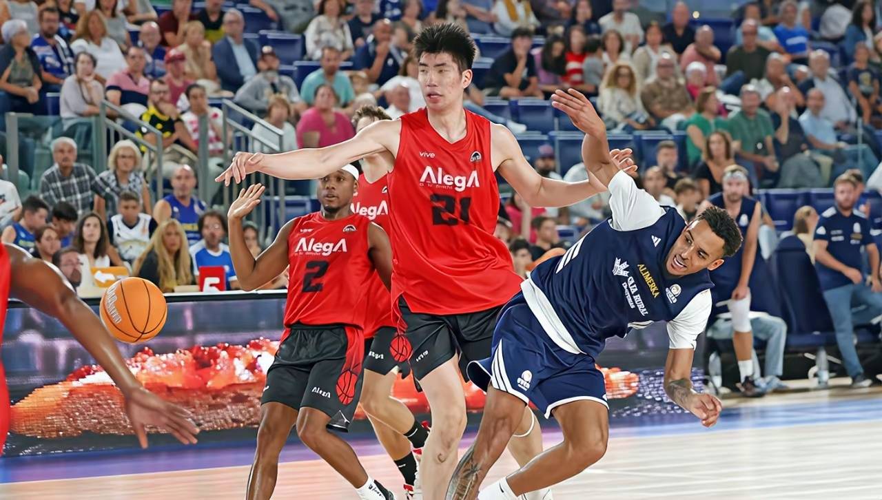 原创             砍17分+绝平三分！中国男篮22岁2米23中锋闪耀：留洋练级利好