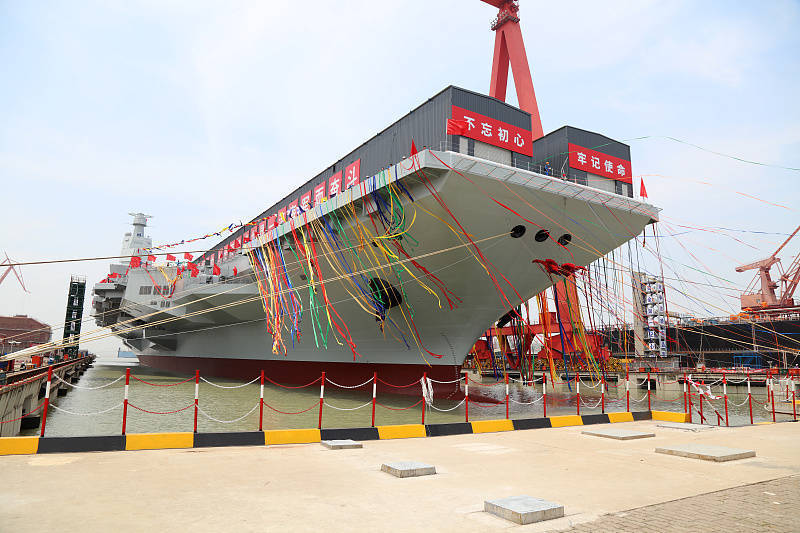 2艘052D护航，福建舰南下穿越台湾海峡，中国三航母时代即将到来！
