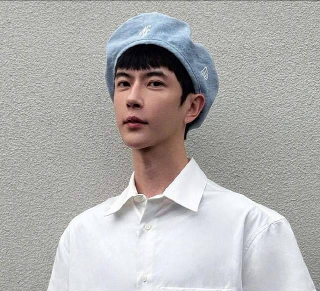 于朦胧深夜坠楼，兜里两块劳力士，知情人透内幕，阿姨吓得报警