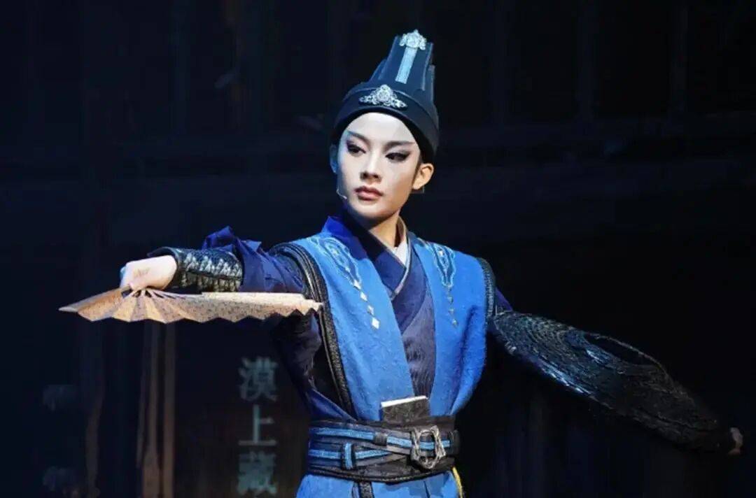 陈丽君顶替那尔那茜《镖人》演女一号！吴京冲35亿票房