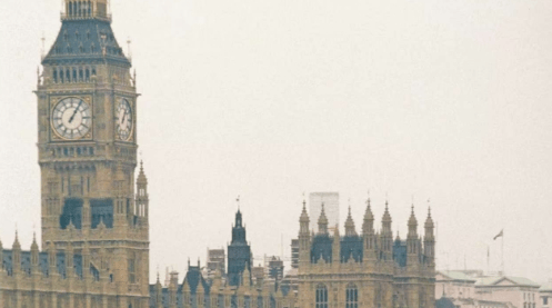 中英达成协议，美国罕见砸下17亿投资拉拢，英国发起威胁，不仅制裁中企，还过航台海