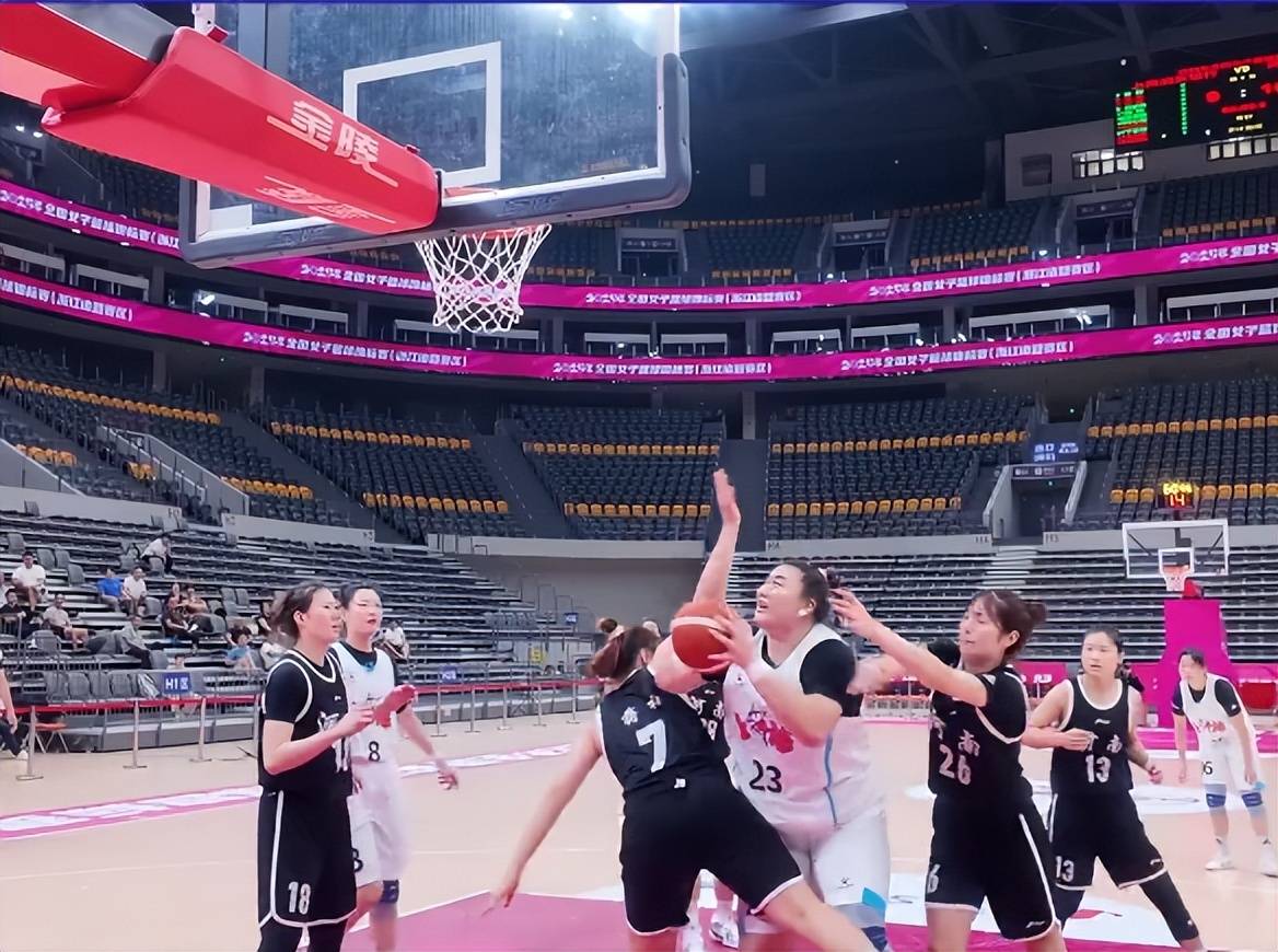 原创             换队首秀轰37+12！中国女篮2米01女版奥尼尔闪耀：宫帅该招进她？