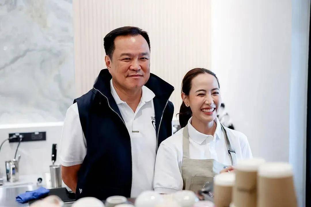 泰国新总理夫人：比总理小20岁，网红店主，气质温婉，钟爱名表