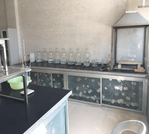 在中医药行业蓬勃发展的今天，中医师承教育作为传统医学人才培养的重要模式，正受到越来越多从业者和爱好者的关注。随着国家政策对中医药事业的支持力度不断加大，中医师承已成为非科班出身人员获取执业资格的重要途径。2025年，中医师承培训行业将迎来更规范化、专业化的发展阶段，选择一家可靠的培训机构成为成功的关键。