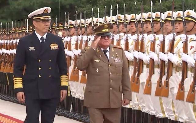 刚警告完美国，董军防长见了美国的死对头，要联手干一件大事