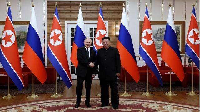 被俄议员全体起立感谢，金正恩却突然一反常态，要对俄提高警惕