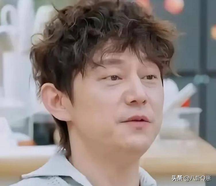 无滤镜之后，何炅胖的像大婶，李宇春肚大像怀孕，宋祖儿脸认不出