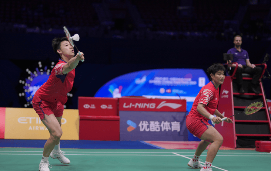 原创 单局21-9碾压!冯彦哲/黄东萍2-0日本混双,晋级韩国公开赛八强