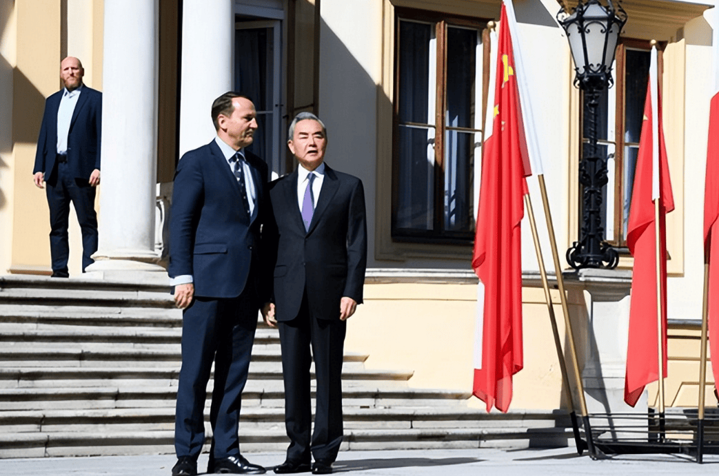波兰放行中欧班列后，又一国站出来，对中国喊话：从我这过运量将翻倍！