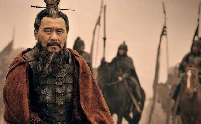 曹操挟天子以令诸侯，汉献帝为何不下令斩了曹操，夺回大权？